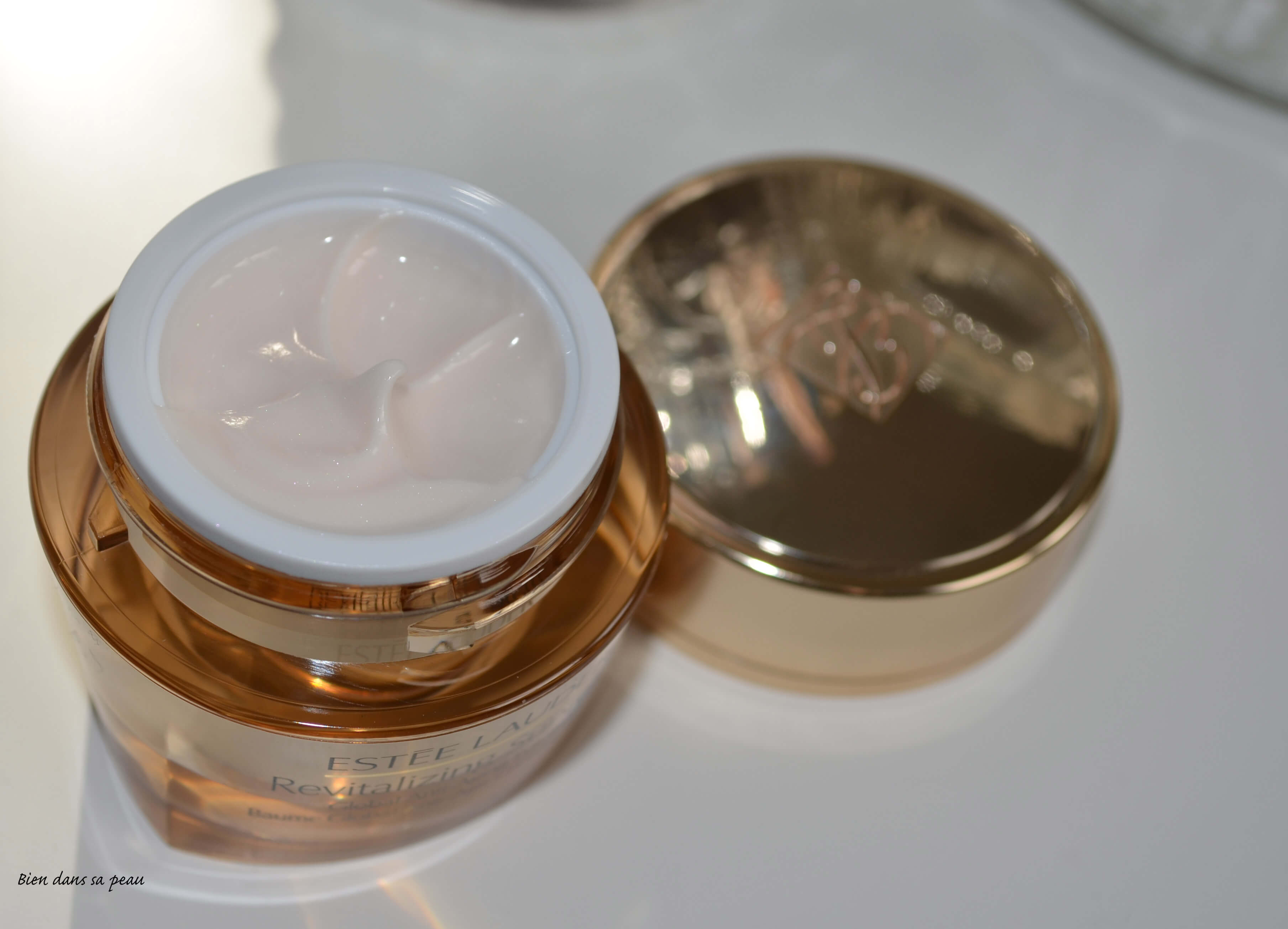 revitalizing supreme global anti aging eye balm estée lauder
