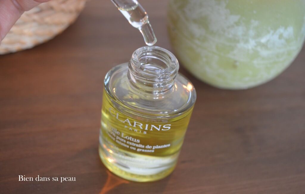 revue huile Lotus Clarins pour peaux mixtes par le blog bien dans sa peau