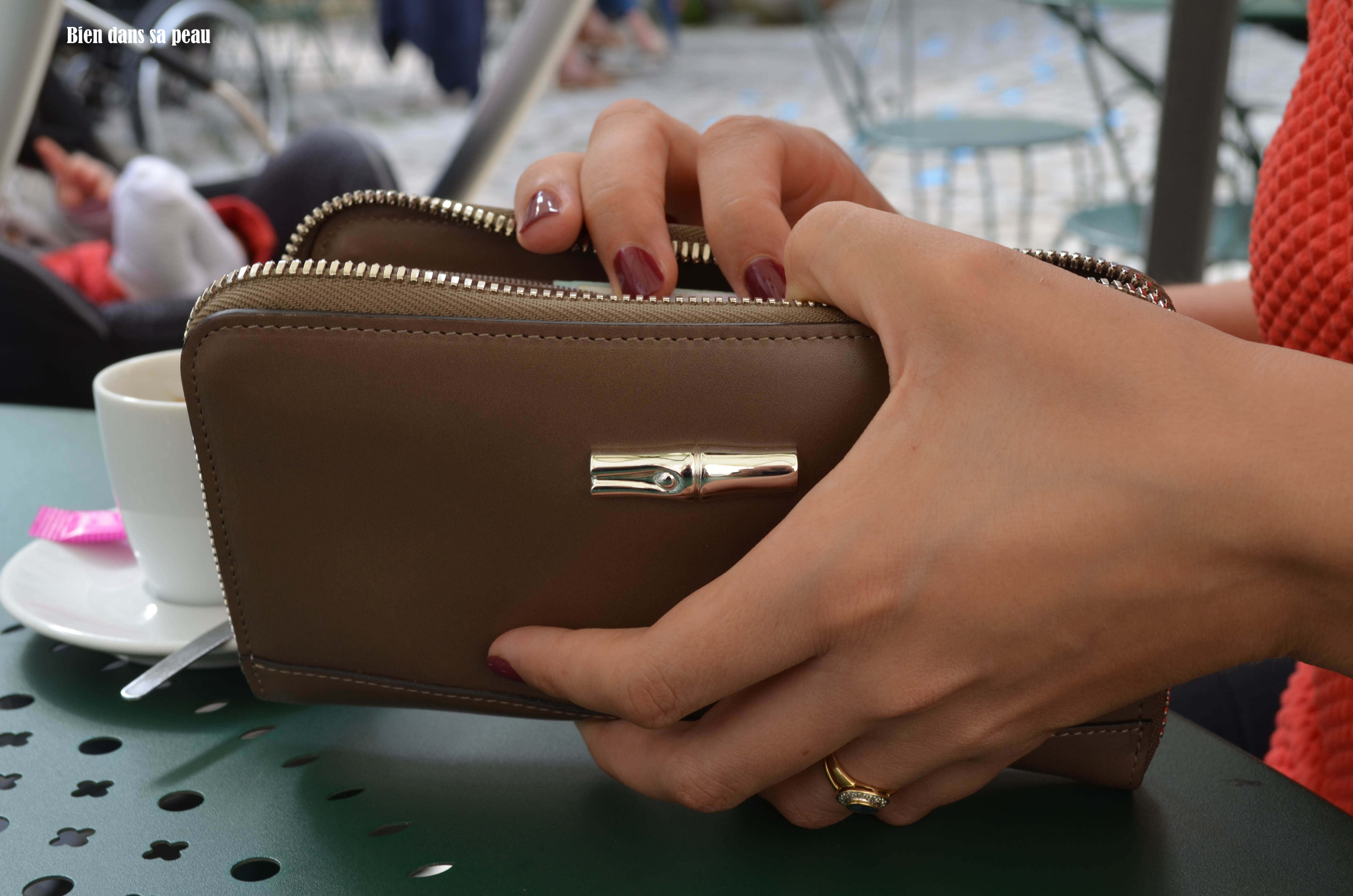 cuir marron instant couleur portefeuille