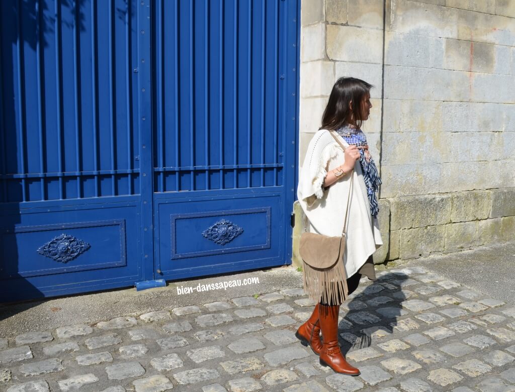 instant-couleur-kaki-la-robe-kaki-demie-saison-foulard-globe-trotteuse-stella