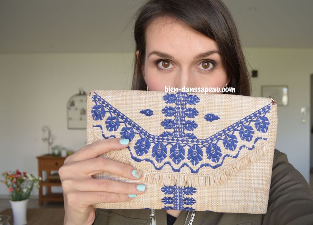 pochette-city-slim-indigo-brodé-collection-été-stella-&-dot