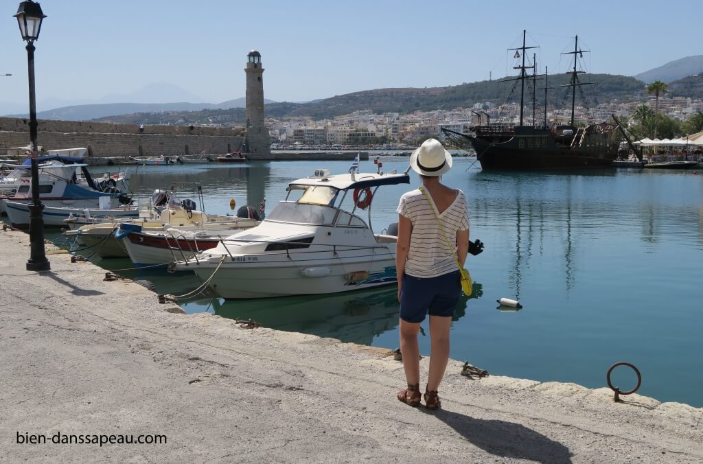 look-navy-short-chino-instant-couleur-jaune