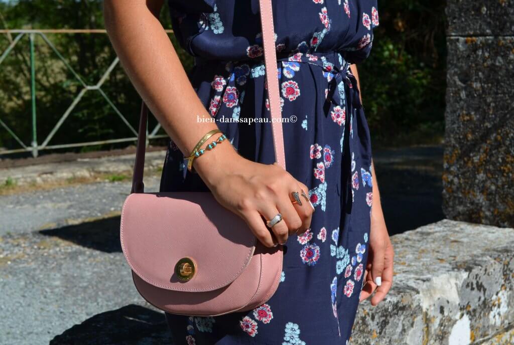 look-petite-robe-fleurs-bien-dans-sa-peau-blogueuse-mode-5