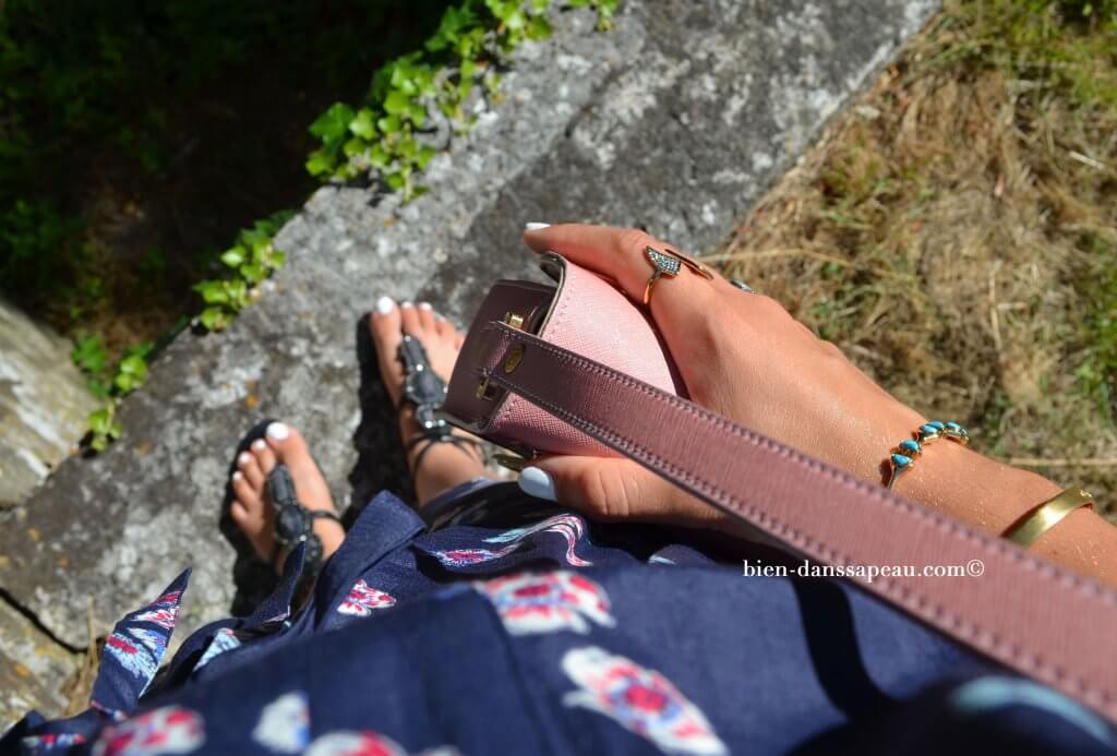 look-petite-robe-fleurs-bien-dans-sa-peau-blogueuse-mode-8