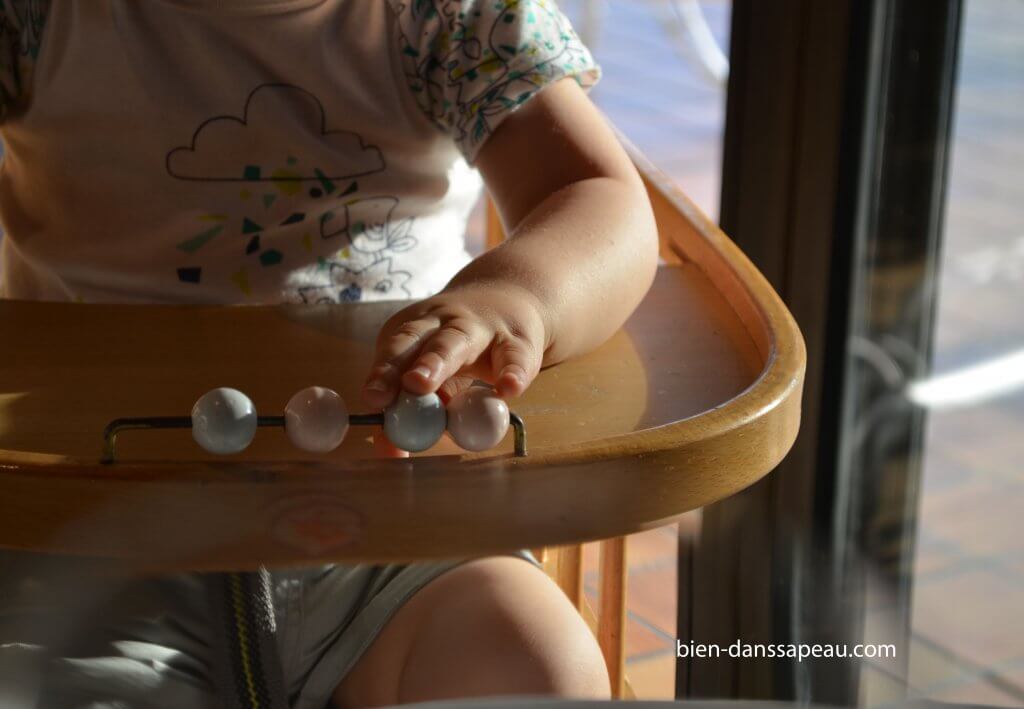 repas-resto-enfant-un-an-cris-stridents