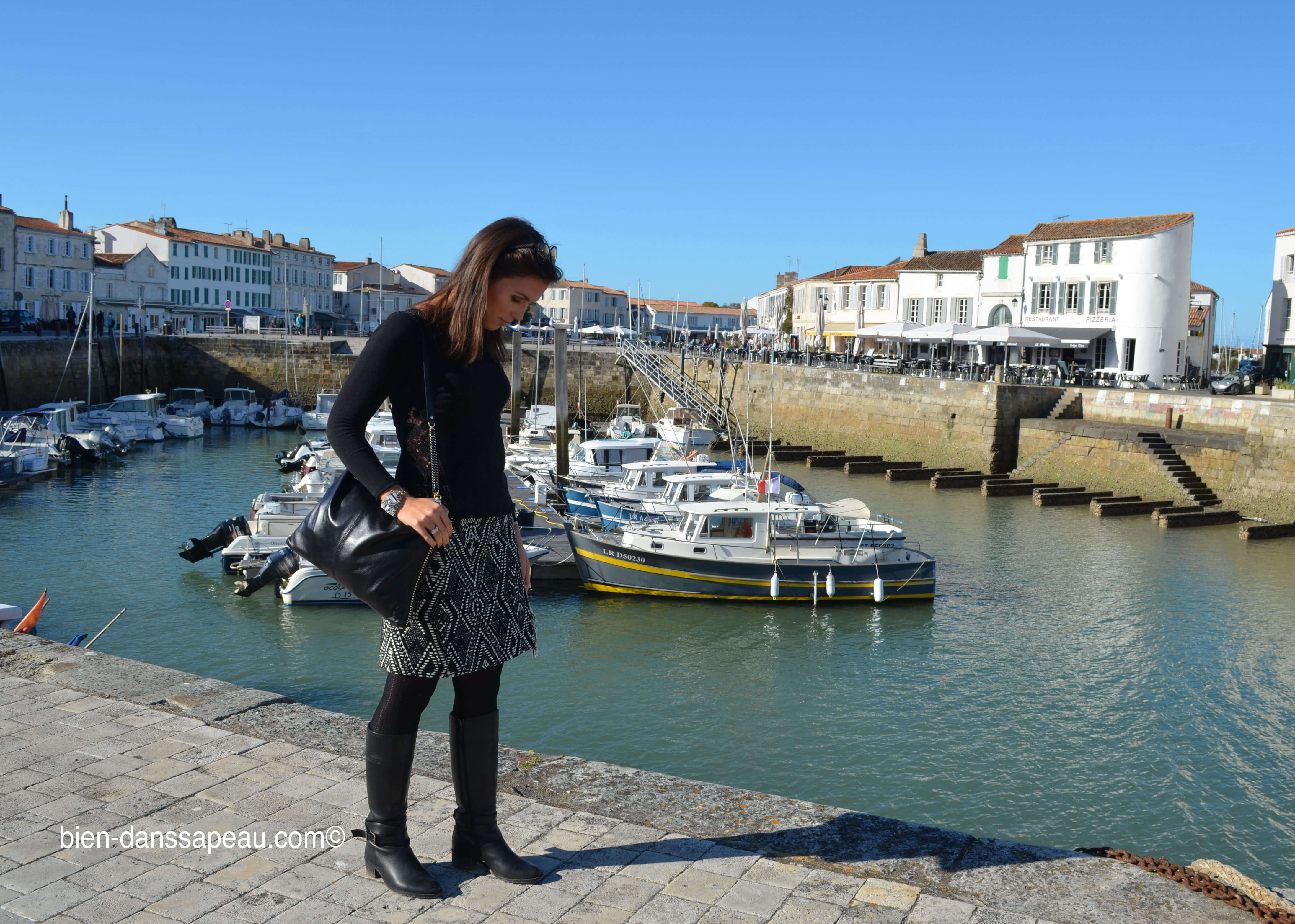 dame sur l'île de ré look chic