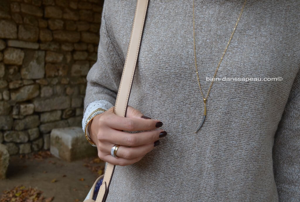 look-monochrome-beige-stella-dot-collier-lune
