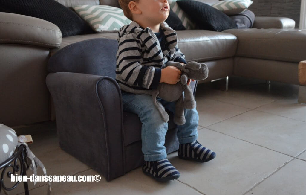 poutch-bebe-entre-12-et-16-mois-fauteuil